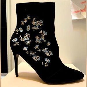 Just Fab Heeled Bootie; “Out West” sz 11